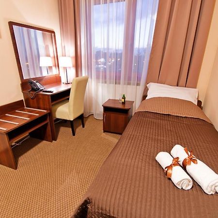 Wiatraczna Hotel Varsó Kültér fotó