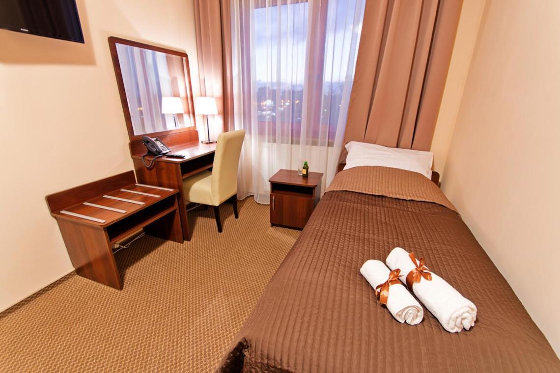 Wiatraczna Hotel Varsó Kültér fotó